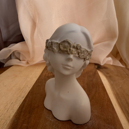 Escultura Dama Ojos Tapados